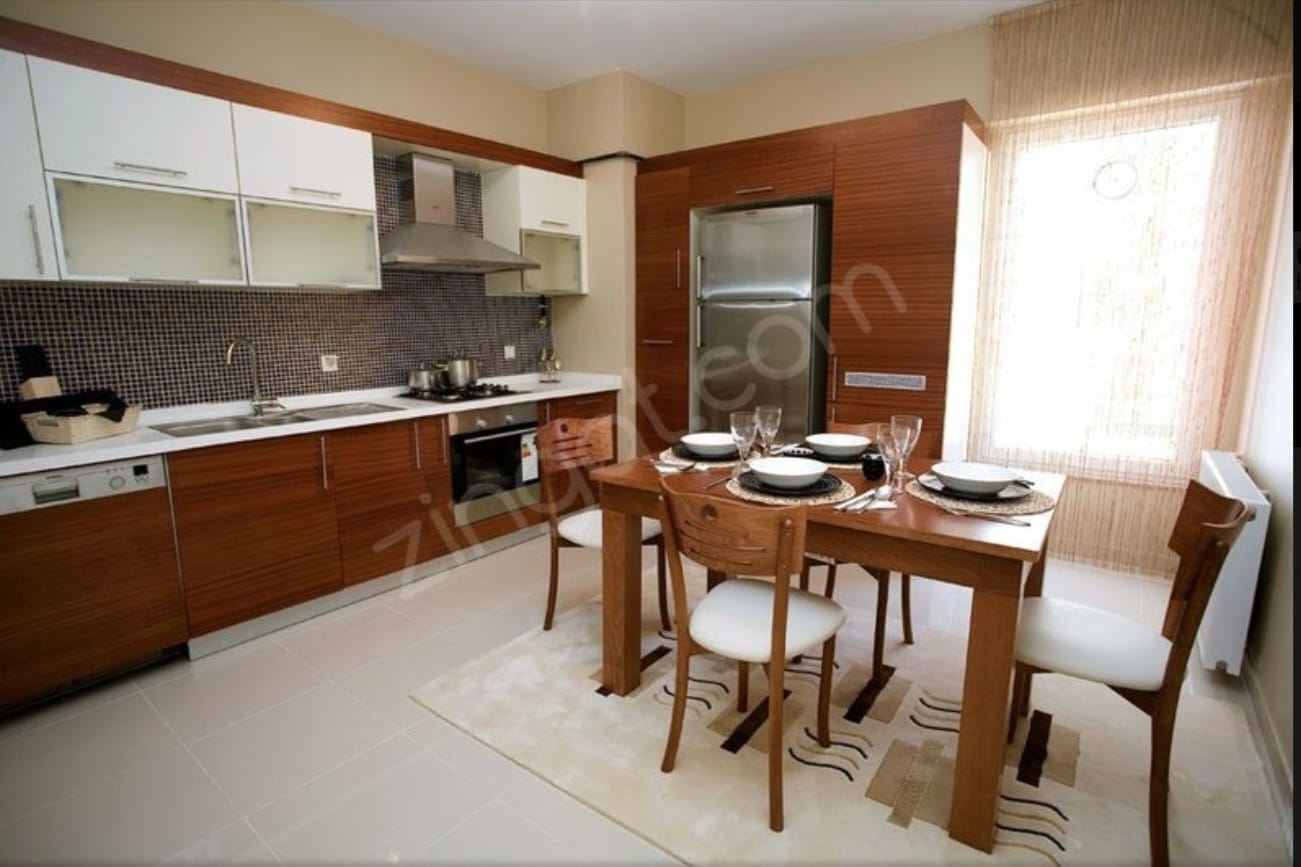 Beylikdüzü Apartment in Site