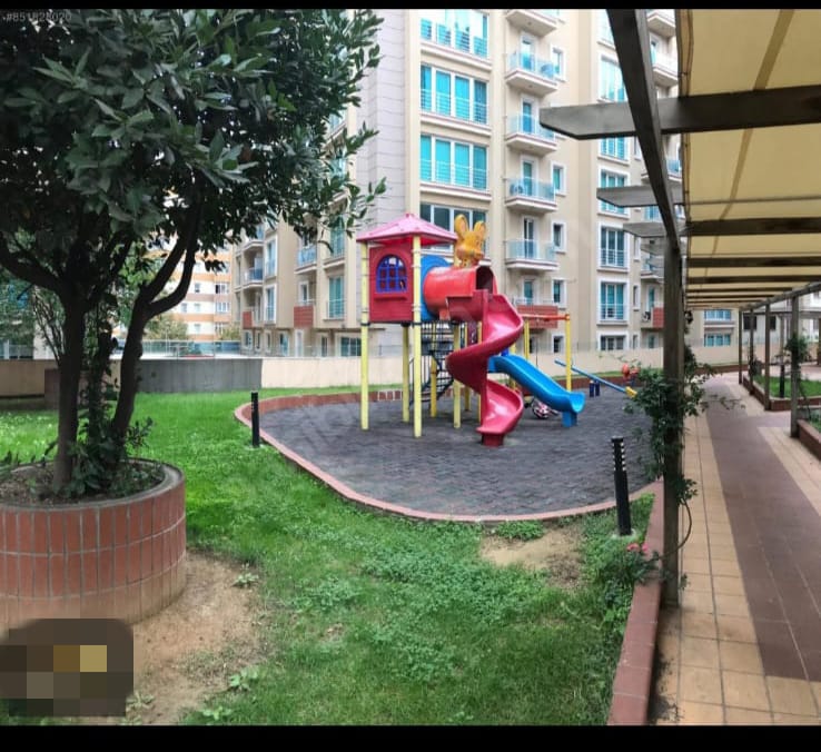 Beylikdüzü Apartment in Site