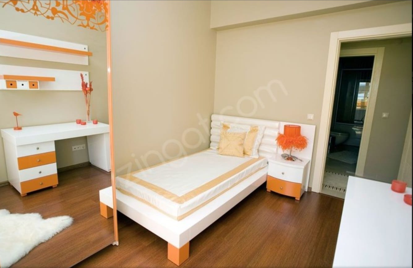 Beylikdüzü Apartment in Site