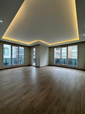 Beylikdüzü Apartment in Site