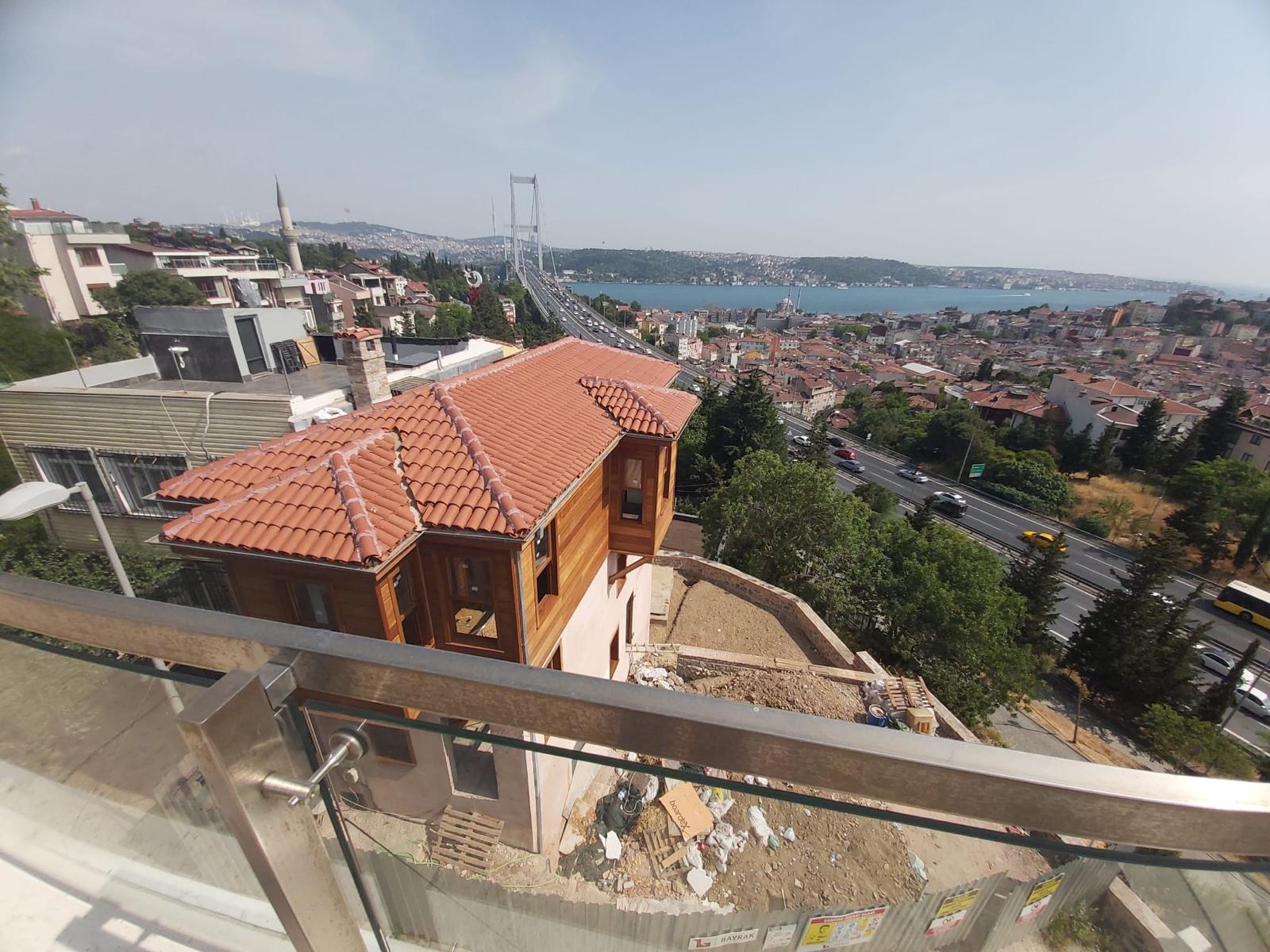 Apartment with Magnificent Bosphorus View
