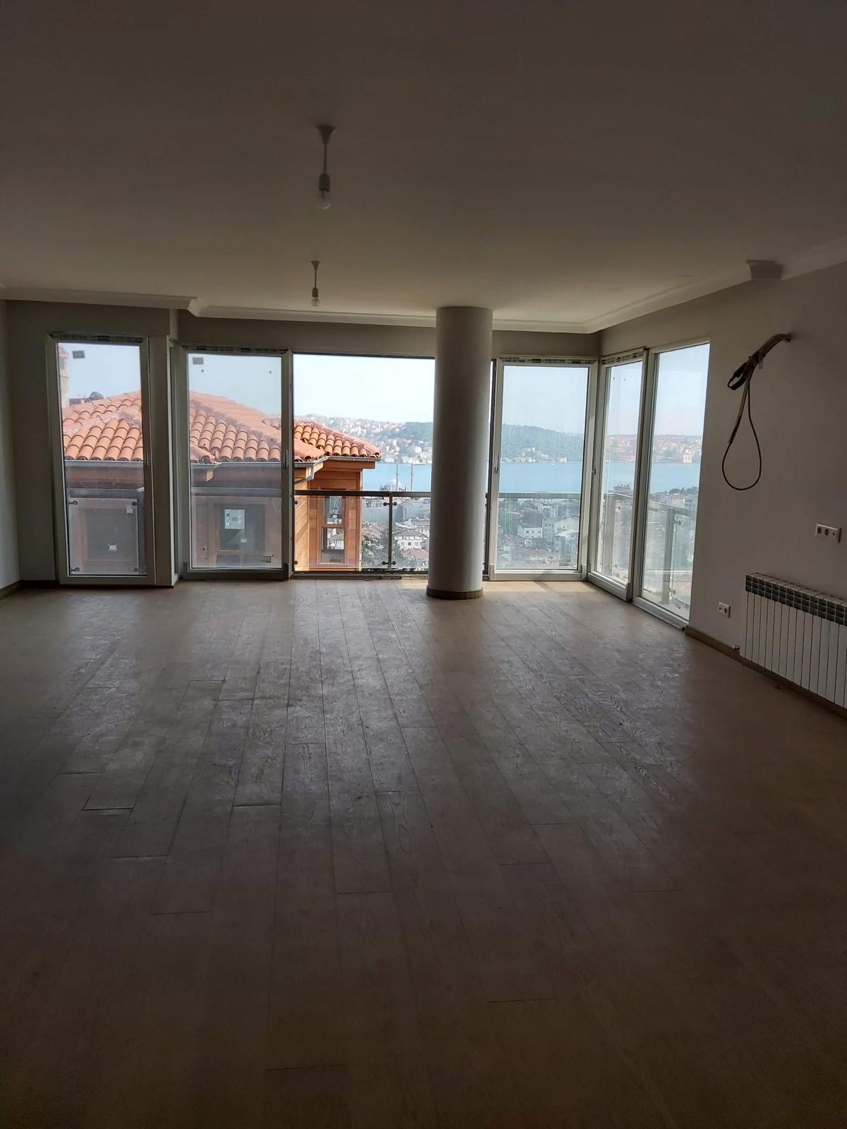 Apartment with Magnificent Bosphorus View