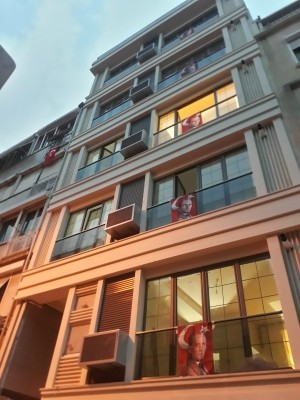Beylikdüzü Apartment in Site