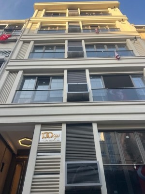Beylikdüzü Apartment in Site