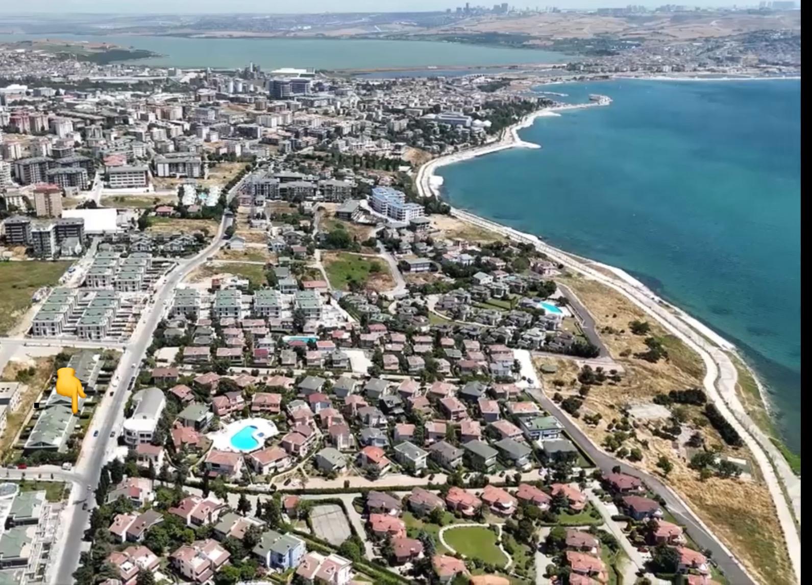 فيلا جديدة مطلة على البحر، تدفئة تحت الأرضية وحديقة كبيرة