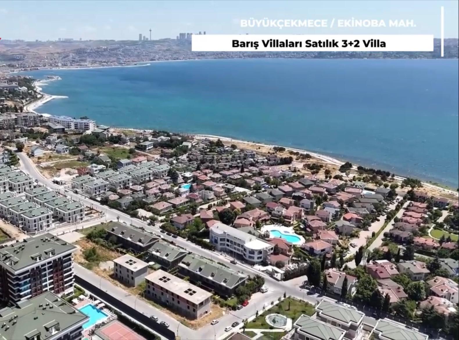 فيلا جديدة مطلة على البحر، تدفئة تحت الأرضية وحديقة كبيرة